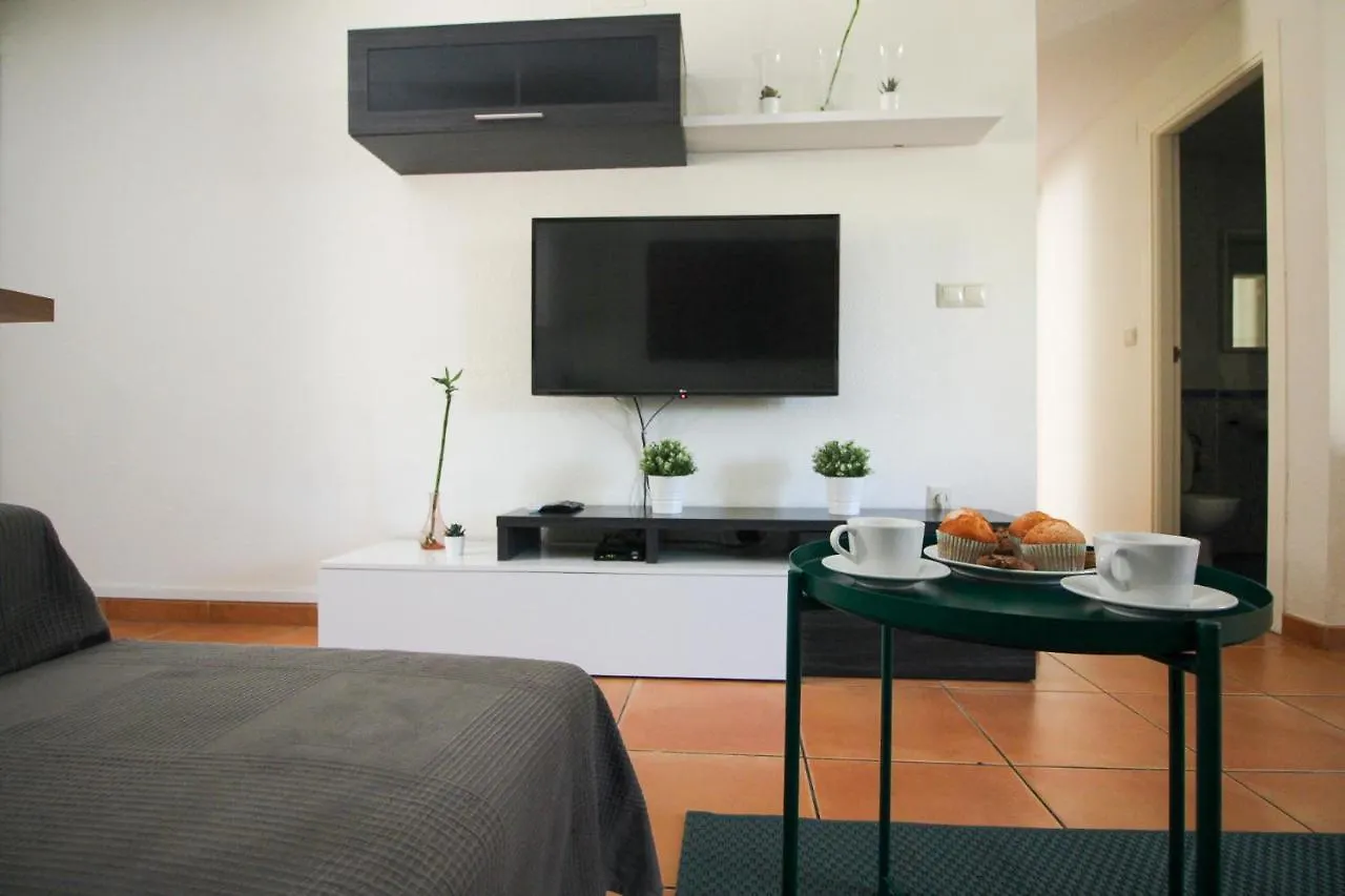 Lentiscares 118. Dos habitaciones con salida a la piscina. Torrox Apartamento