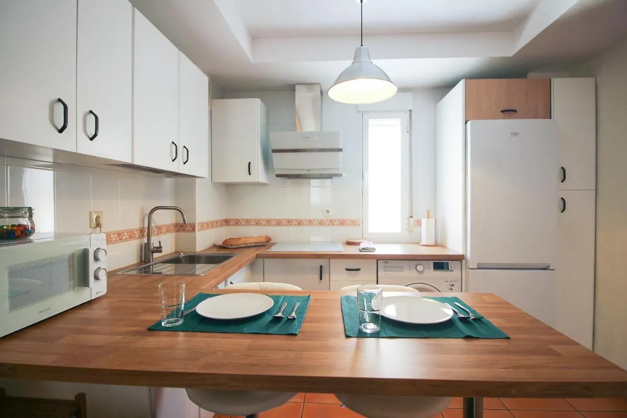 Lentiscares 118. Dos habitaciones con salida a la piscina. Torrox Apartamento