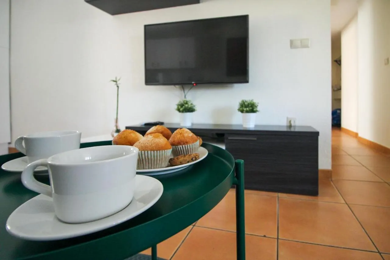 Lentiscares 118. Dos habitaciones con salida a la piscina. Torrox Apartamento