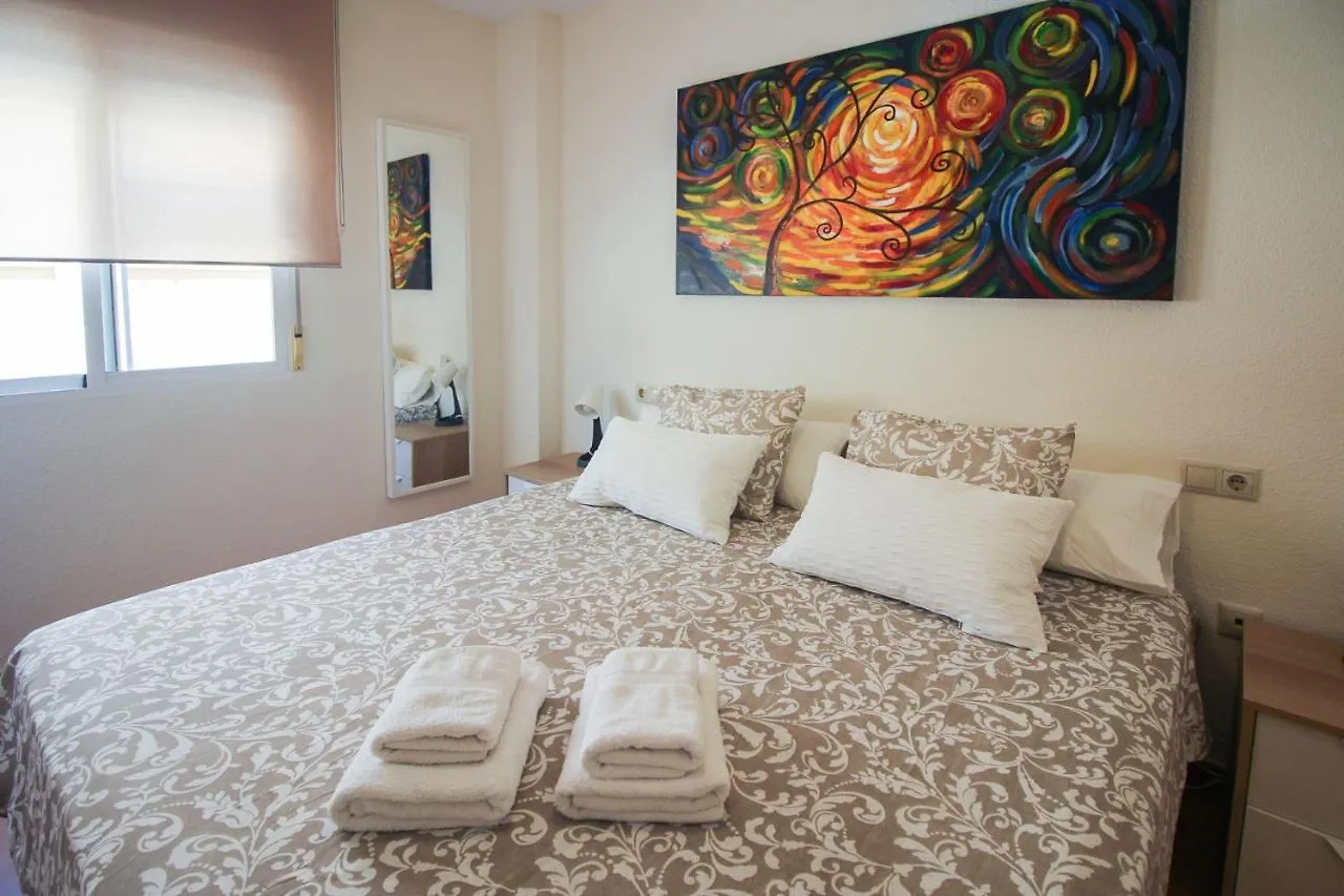 Lentiscares 118. Dos habitaciones con salida a la piscina. Torrox Apartamento